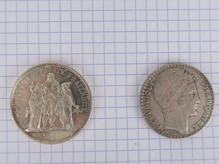 Lot de deux monnaies en argent : 20 francs Turin 1929. TB et 10 francs
