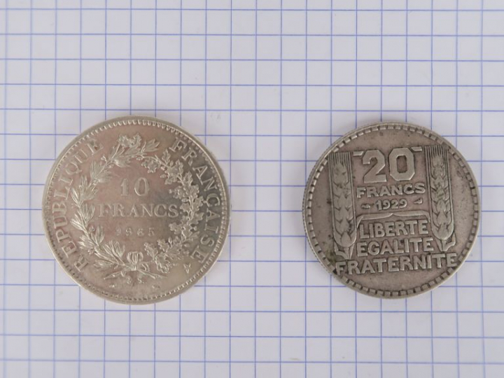 Lot de deux monnaies en argent : 20 francs Turin 1929. TB et 10 francs