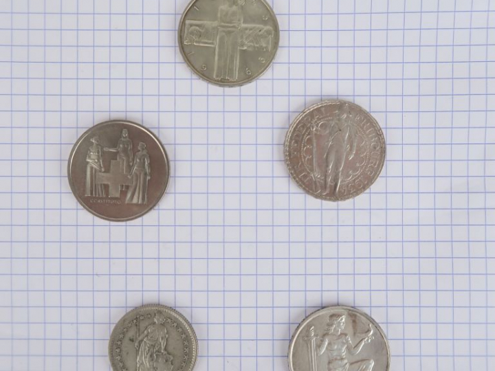 Suisse, lot de cinq monnaies : 2 francs suisse, 1963 , 5 francs 1974 ,