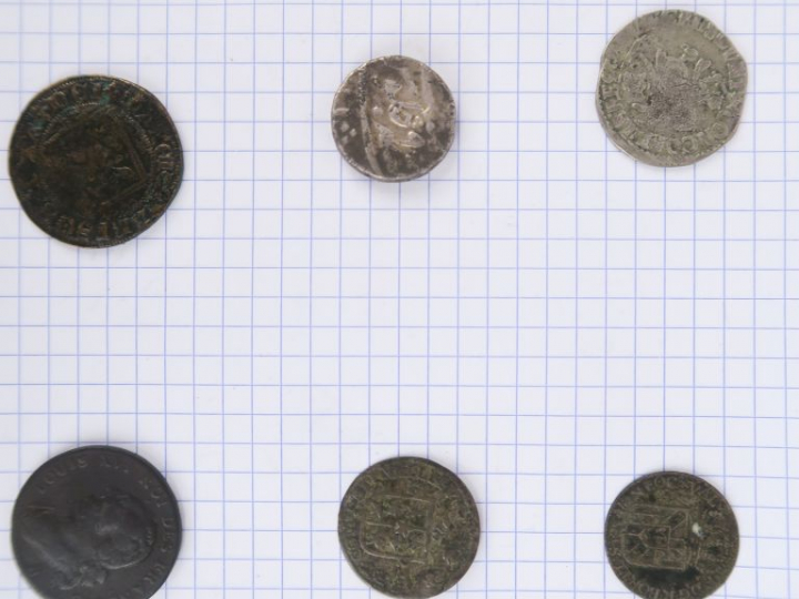 Lot de six monnaies du XVIIIIeme siècle et antérieur. B-TTB.