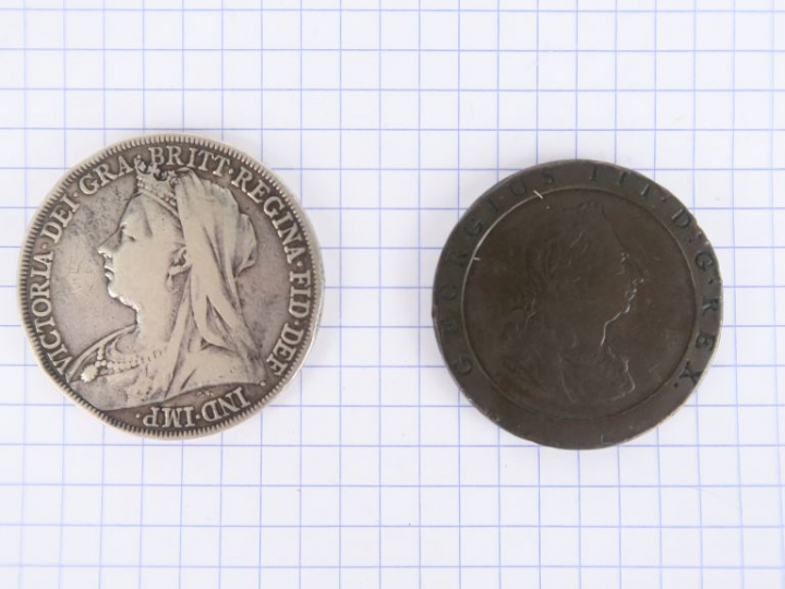 Royaume-Uni, lot de deux monnaies : Georges III, 1 penny 1797 , Victor