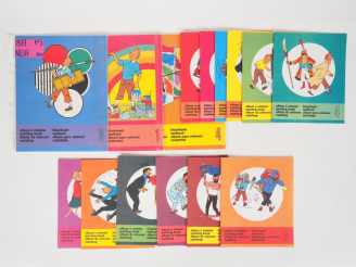 Vente aux enchères Ensemble de 15 albums à colorier dont Série de 12 Albums (17x21) red 1