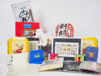 Vente aux enchères Superbe lot comprennat : 2 sac en voiture Tintin, 2 boites jeu de cart