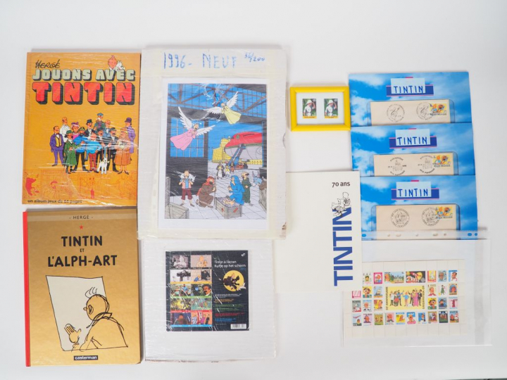 Lot comprenant : 2 Timbres Congo,Plaquette TINTIN 70 ans, 3 Timbres TI