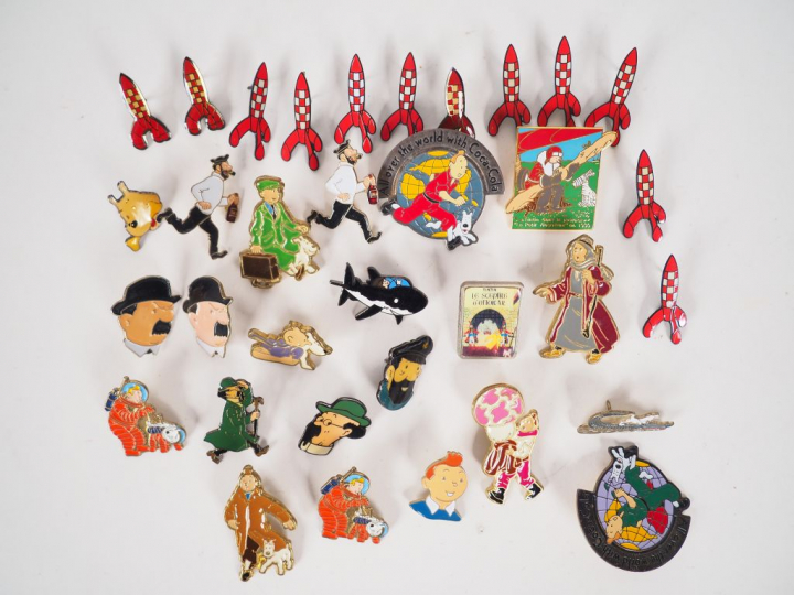 34 pin's Tintin divers sans attaches NEUF
