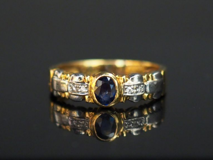 Bague en or et saphir. Poids tel : 3 g