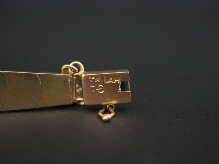 Bracelet articulé en or jadéites et petits brillants. Poids tel : 16,3