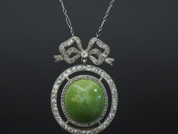 Pendentif 1900 de style Louis XVI en or et brillants taillés en rose e