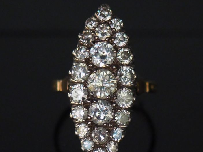 Bague marquise en or jaune, pavée de 23 diamants (à controler JDC) Poi