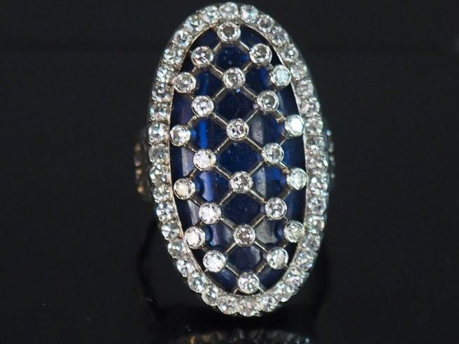 Bague 1900 en or blanc et diamants, belle monture en croisillon sur fo