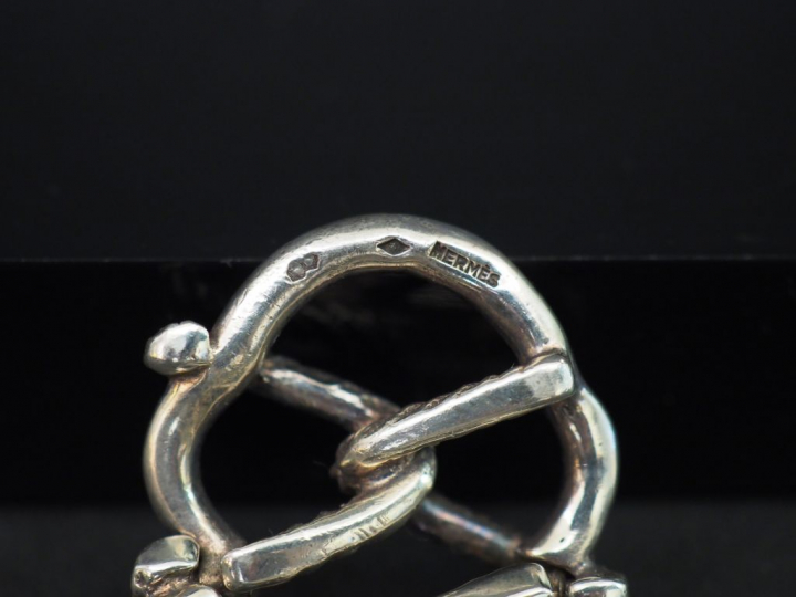 HERMES Bracelet manchette en argent, tressé. Signé. Long. 19,5 cm Poid