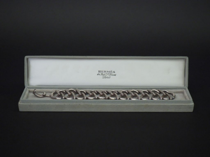 HERMES Bracelet manchette en argent, tressé. Signé. Long. 19,5 cm Poid