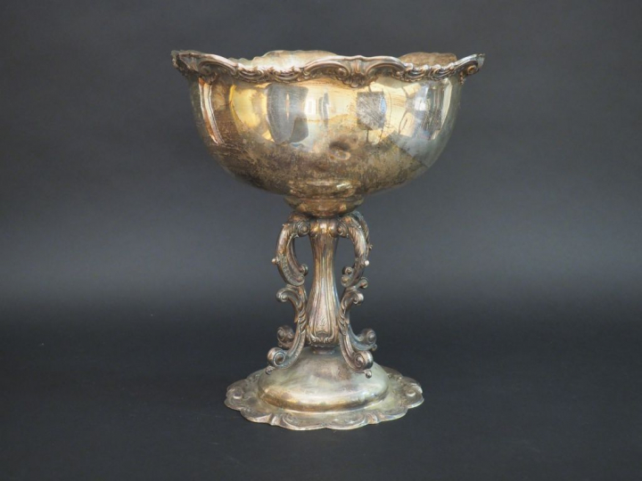 Grande coupe en argent sud américain titré 925 /1000 ( enfoncement ). 