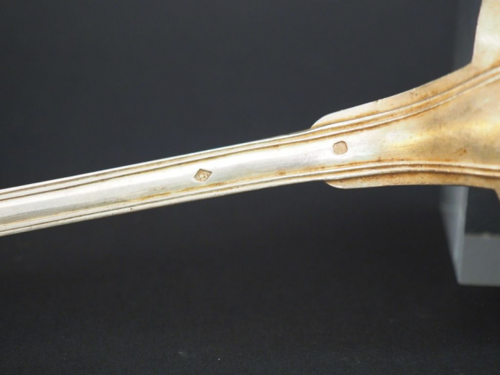 Une louche et 12 grandes cuillères en argent, poinçon Minerve et Vieil