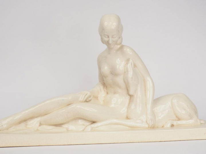 LEMANCEAU. "Elégante à la biche". Sculpture en céramique blanche craqu