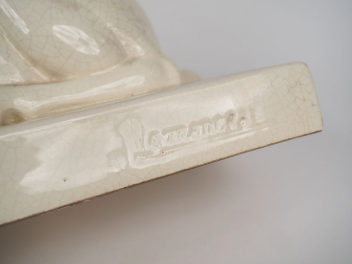 LEMANCEAU. "Elégante à la biche". Sculpture en céramique blanche craqu