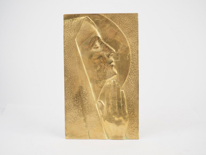 M. LE VERRIER. "Sainte Vierge de profil". Plaque en bronze  Signée. Di