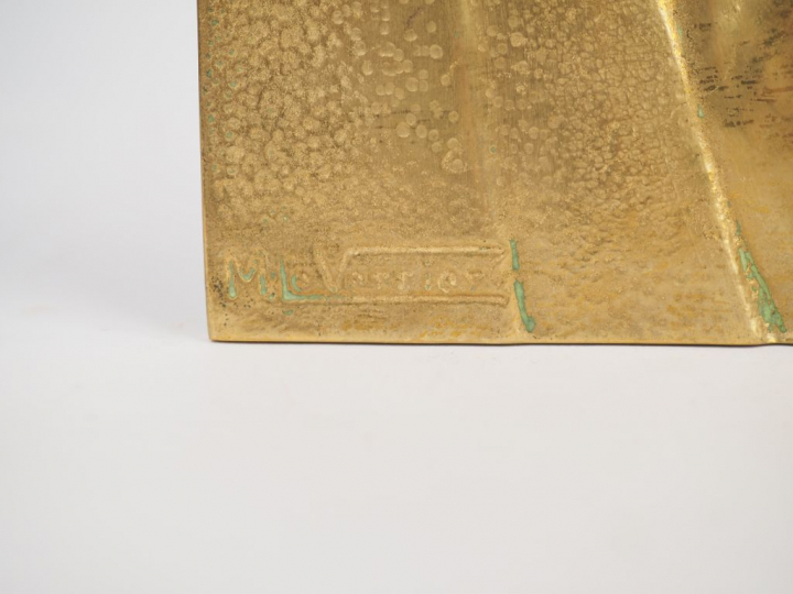 M. LE VERRIER. "Sainte Vierge de profil". Plaque en bronze  Signée. Di