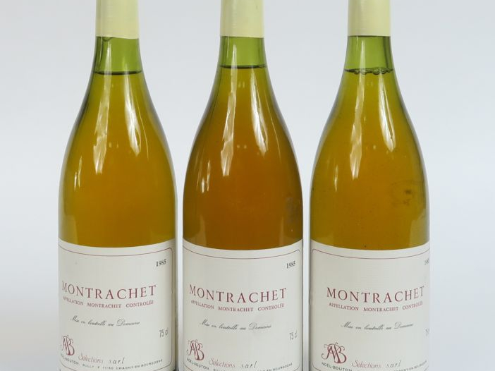 3 BOUTEILLES MONTRACHET NOEL BOUTON - 1985 - 3 à 2 CM
