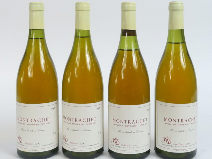 4 BOUTEILLES MONTRACHET NOEL BOUTON - 1985 - 1 à 2 CM/1 à 3 CM/1 à 4 C