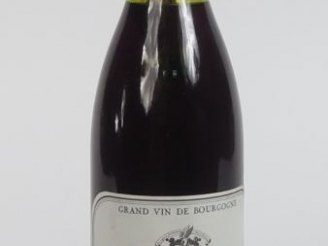 Vente aux enchères 1 BOUTEILLE CLOS DE VOUGEOT RESERVE NICOLAS - 1969 - 4,5 CM/BOUCHON TO