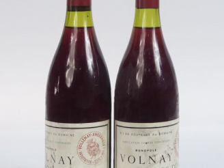 Vente aux enchères 2 BOUTEILLES VOLNAY 'CLOS DES DUCS' MARQUIS D'ANGERVILLE - 1974 - 2 à 