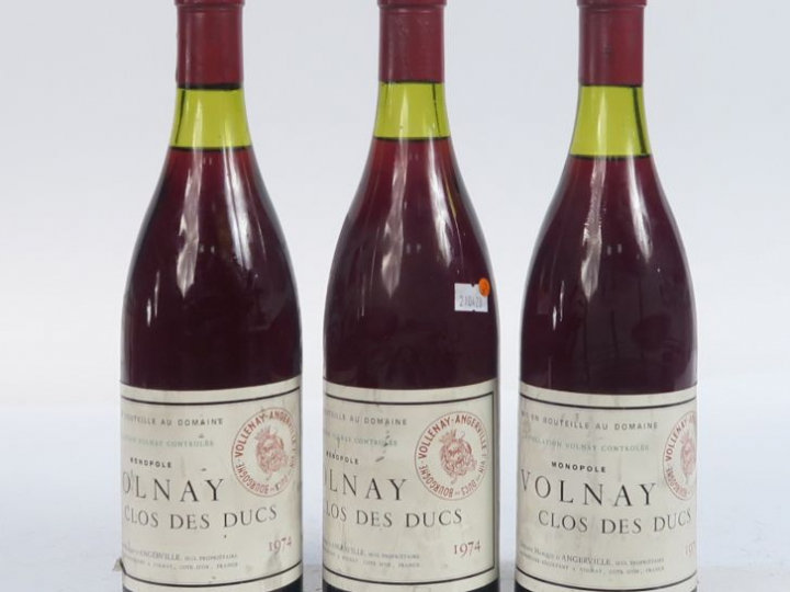 3 BOUTEILLES VOLNAY 'CLOS DES DUCS' MARQUIS D'ANGERVILLE - 1974 - 3 à 