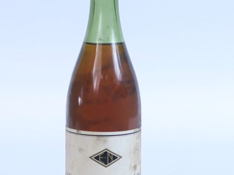 1 BOUTEILLE QUARTS DE CHAUME MISE NICOLAS - 1962 - 5 CM