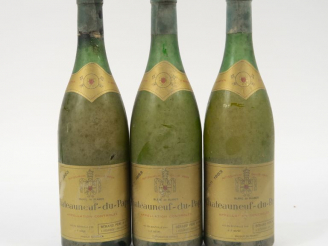 Vente aux enchères 3 BOUTEILLES CHÂTEAUNEUF DU PAPE BLANC BÉRARD PÈRE ET FILS - 1983 - 2 