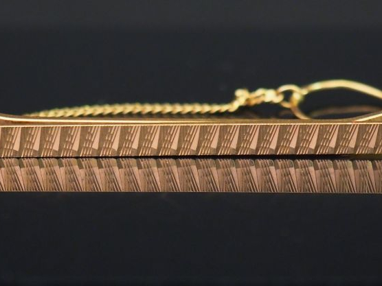 Barette de cravate en or.  Poids tel : 5,50 g