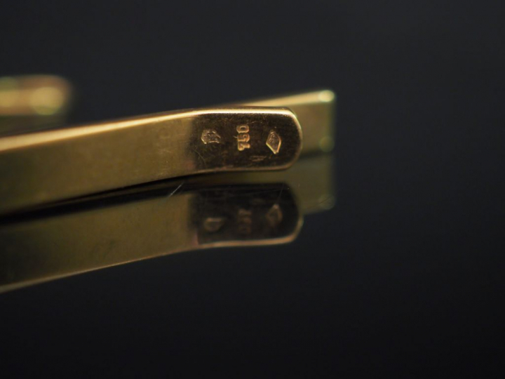 Barette de cravate en or.  Poids tel : 5,50 g