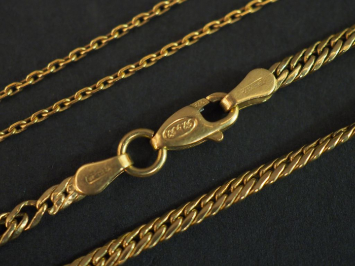 Collier et bracelet en or. Poids : 6 g