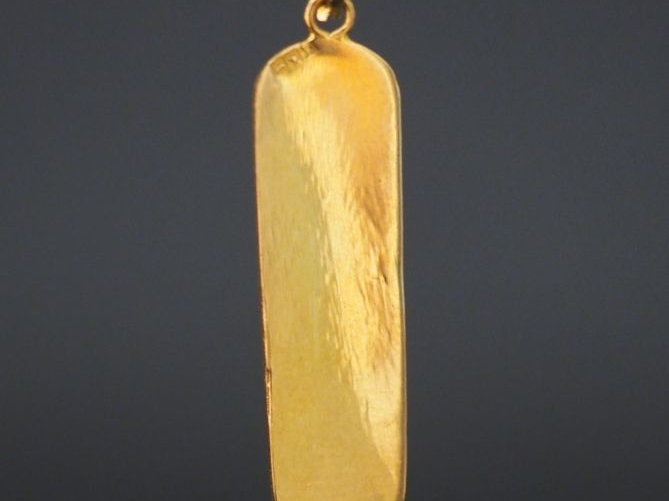 Pendentif style égyptien en or.  Poids : 2,20 g