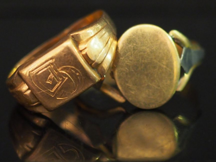 2 bagues anciennes en or. Poids tel : 4,45 g