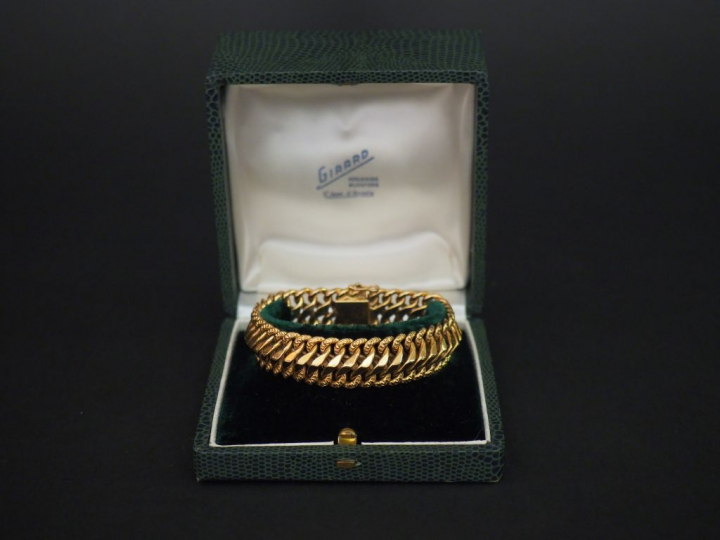 Bracelet gourmette en or.  Poids : 24,40 g