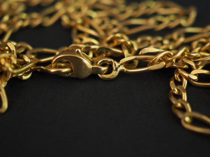 Collier en or . Poids : 8,20 g