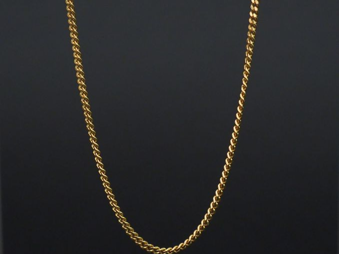 Collier en or, maille entrelac. Poids : 15,20 g