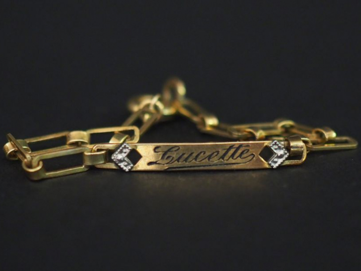 Bracelet de bébé en or  Poids : 1,30 g