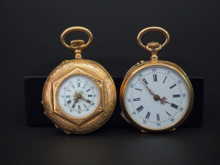 2 montres de col en or. Poids tel : 40 g