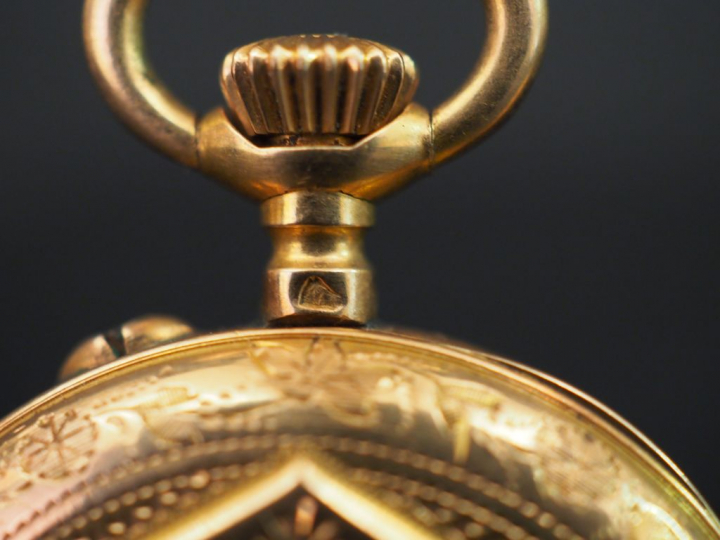 2 montres de col en or. Poids tel : 40 g