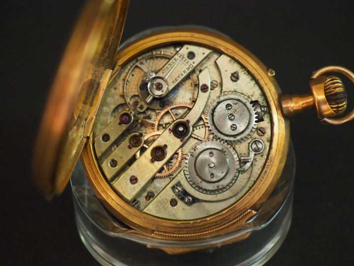 Montre de gousset Napoléon III en or.  Poids tel : 90 g