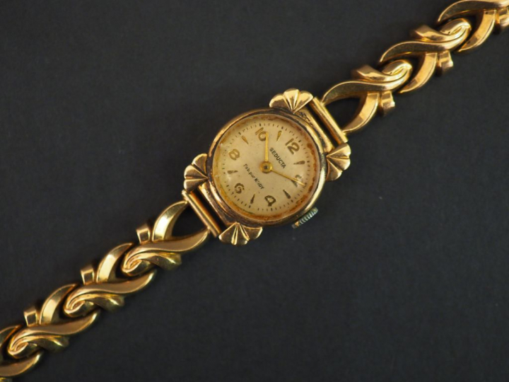 KODY modèle SEDUCTA. Montre de dame, boitier et bracelet or. Poids tel