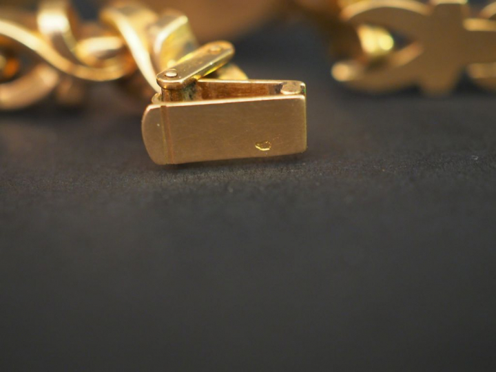 KODY modèle SEDUCTA. Montre de dame, boitier et bracelet or. Poids tel