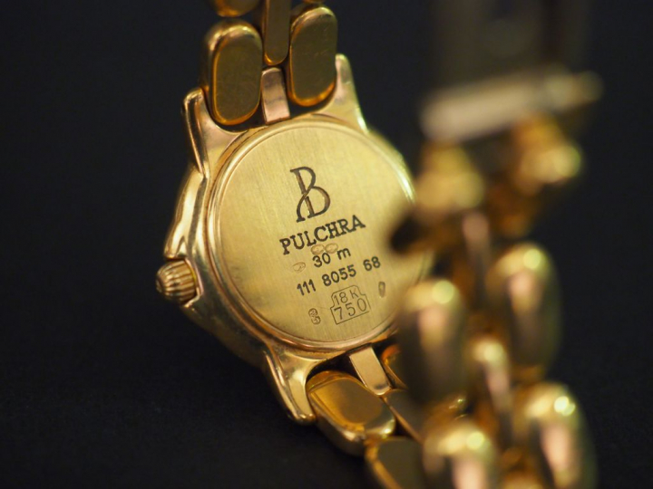 BERTOLUCCI. Montre de dame, boitier et bracelet tank en or. Poids tel 