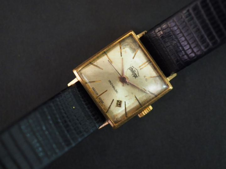 PHILIPPE. Montre de dame, boitier or. Poids tel : 16 g