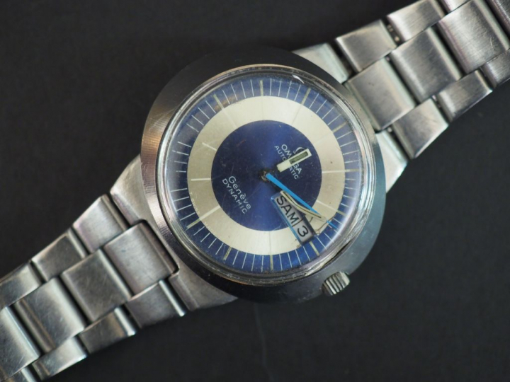 OMEGA. Montre métal.