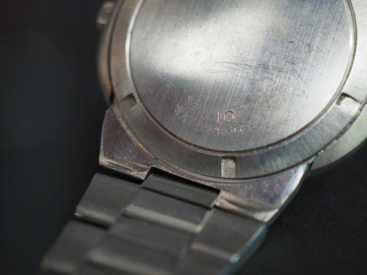 OMEGA. Montre métal.