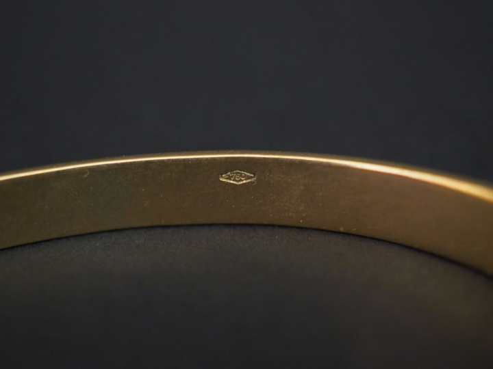 Bracelet en or et cinq brillants. Poids tel : 31,70 g