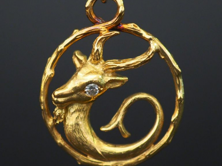 Pendentif "gazelle" en or ajouré et diamants, porte un poinçon P.G. Po