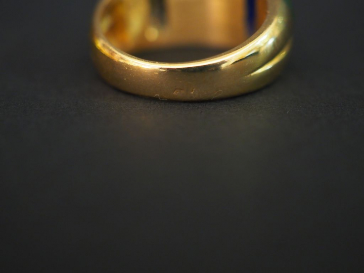 Bracelet et bague en or jaune ornés de deux lignes de rubans agrémenté